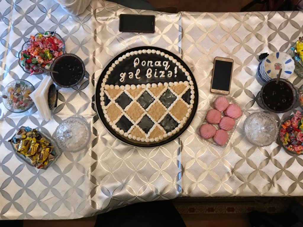 Qonaq gəl bizə